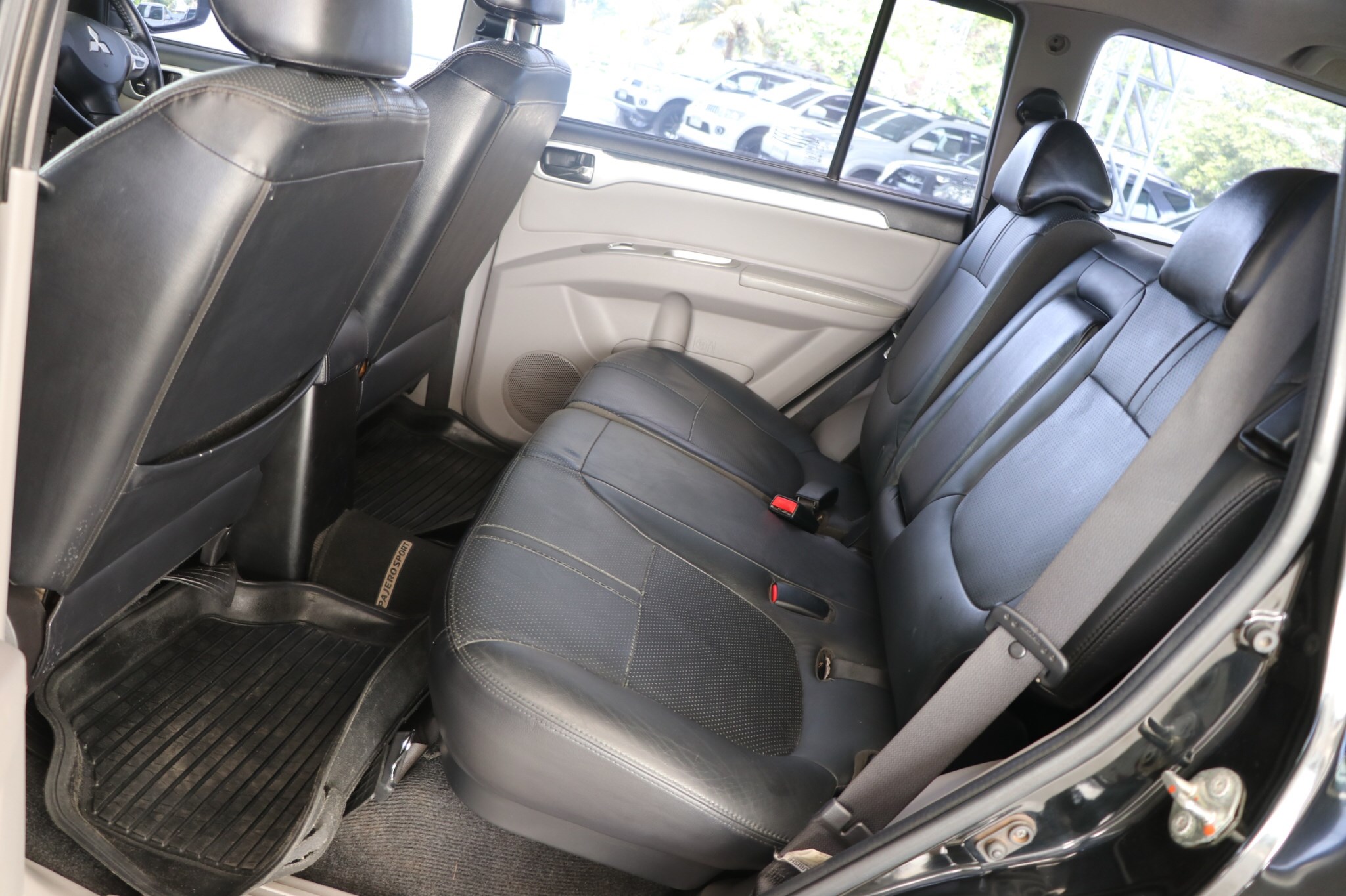 Mitsubishi Pajero Sport ปี 2014 สีดำ (รูปที่ 8)
