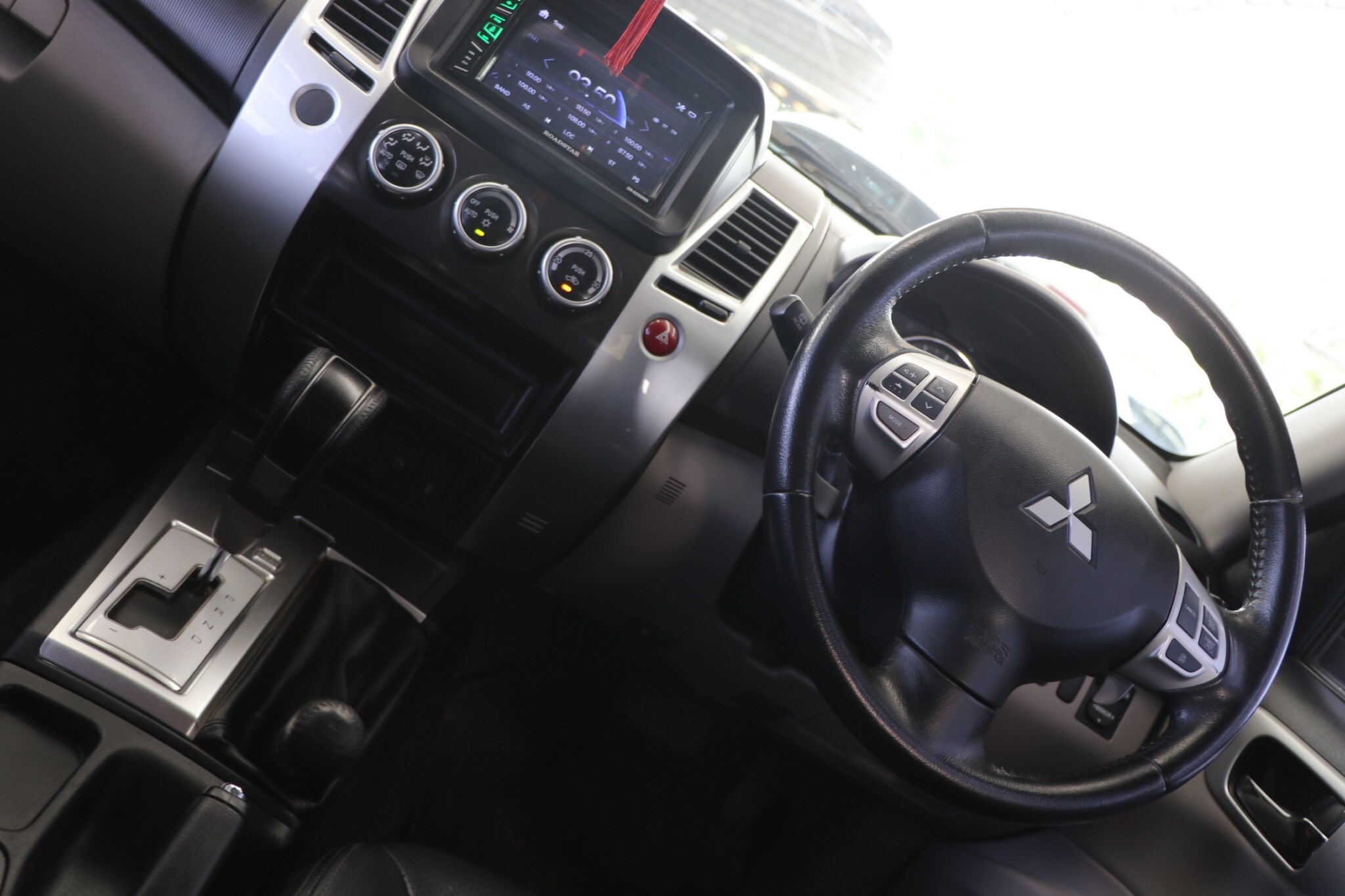 Mitsubishi Pajero Sport ปี 2014 สีดำ (รูปที่ 3)