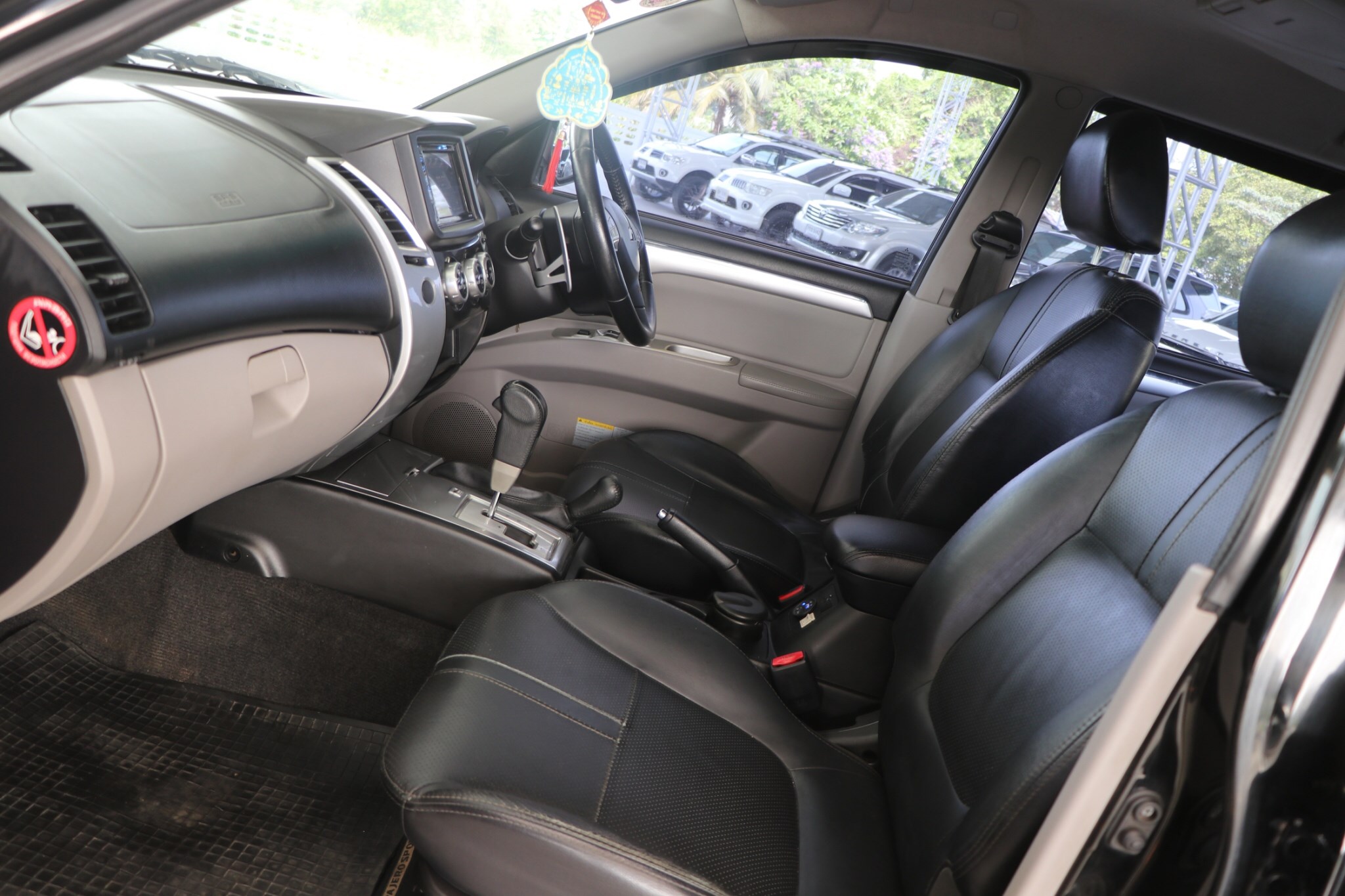 Mitsubishi Pajero Sport ปี 2014 สีดำ (รูปที่ 10)