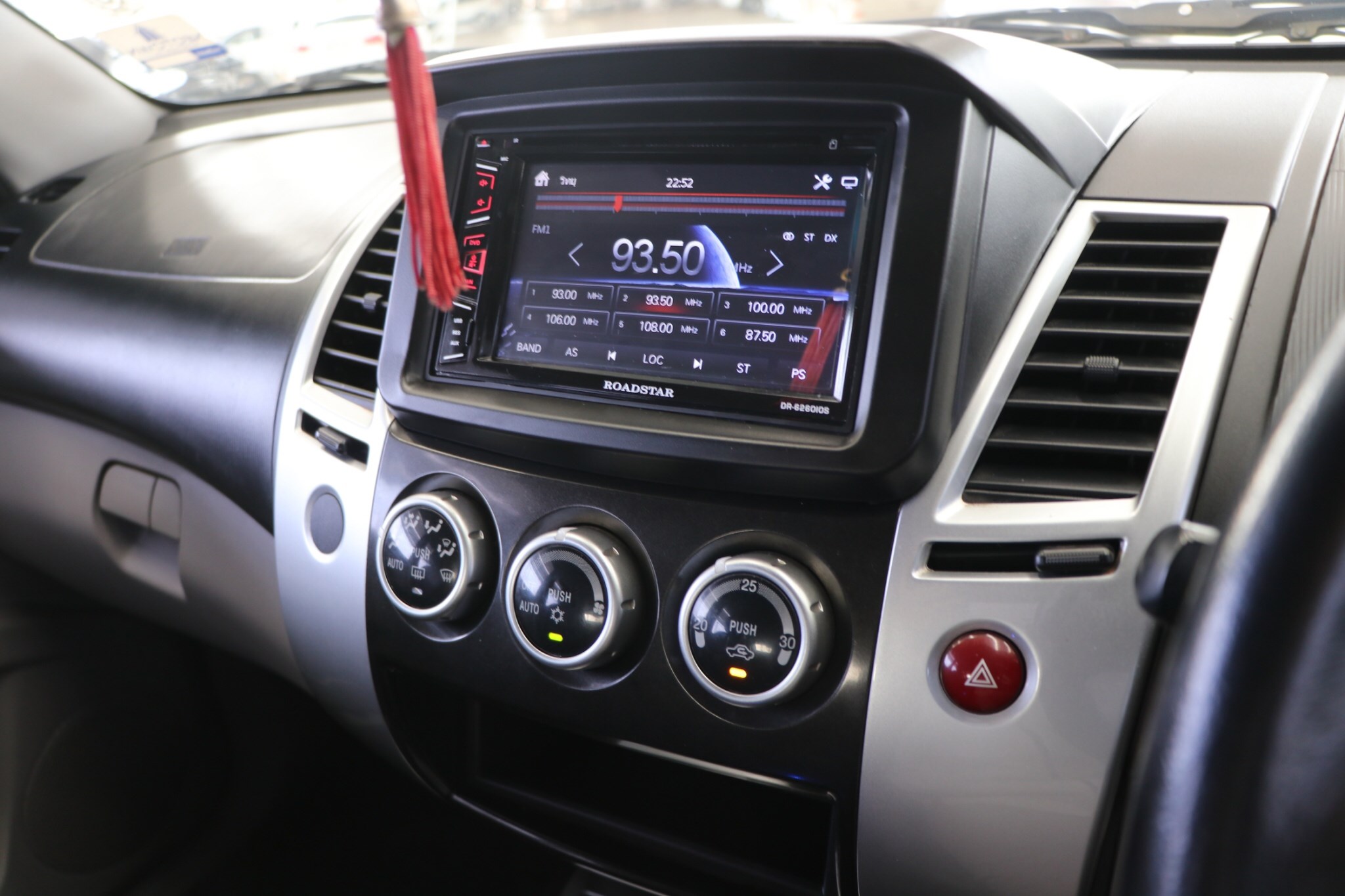 Mitsubishi Pajero Sport ปี 2014 สีดำ (รูปที่ 2)