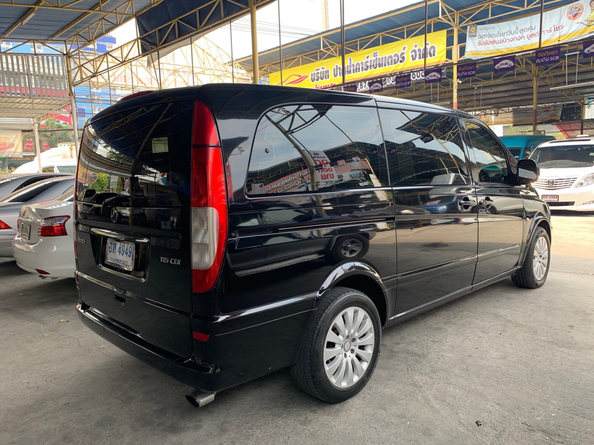 Mercedes-Benz V-Class W639 ปี 2010 สีดำ (รูปที่ 13)