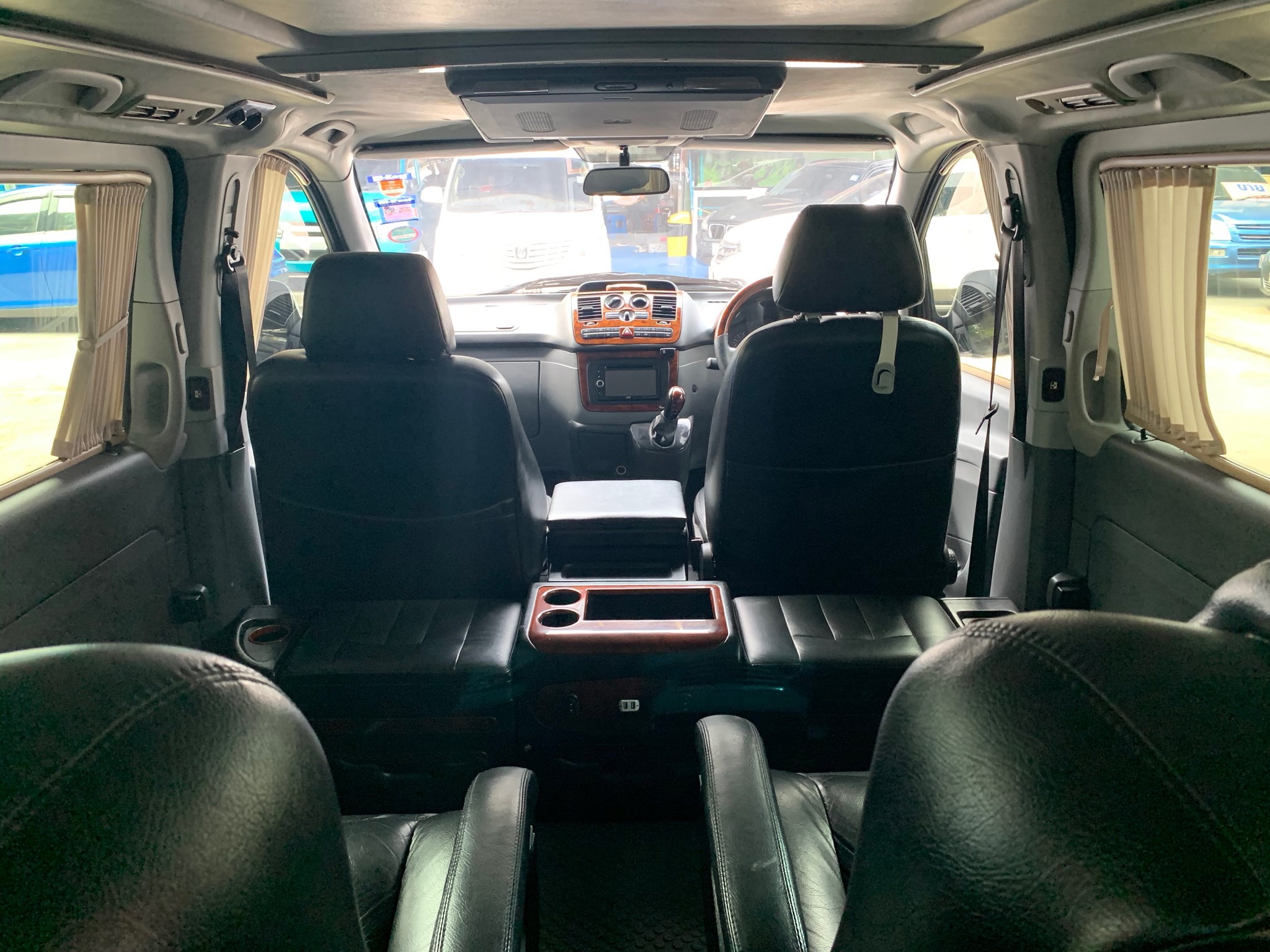 Mercedes-Benz V-Class W639 ปี 2010 สีดำ (รูปที่ 9)