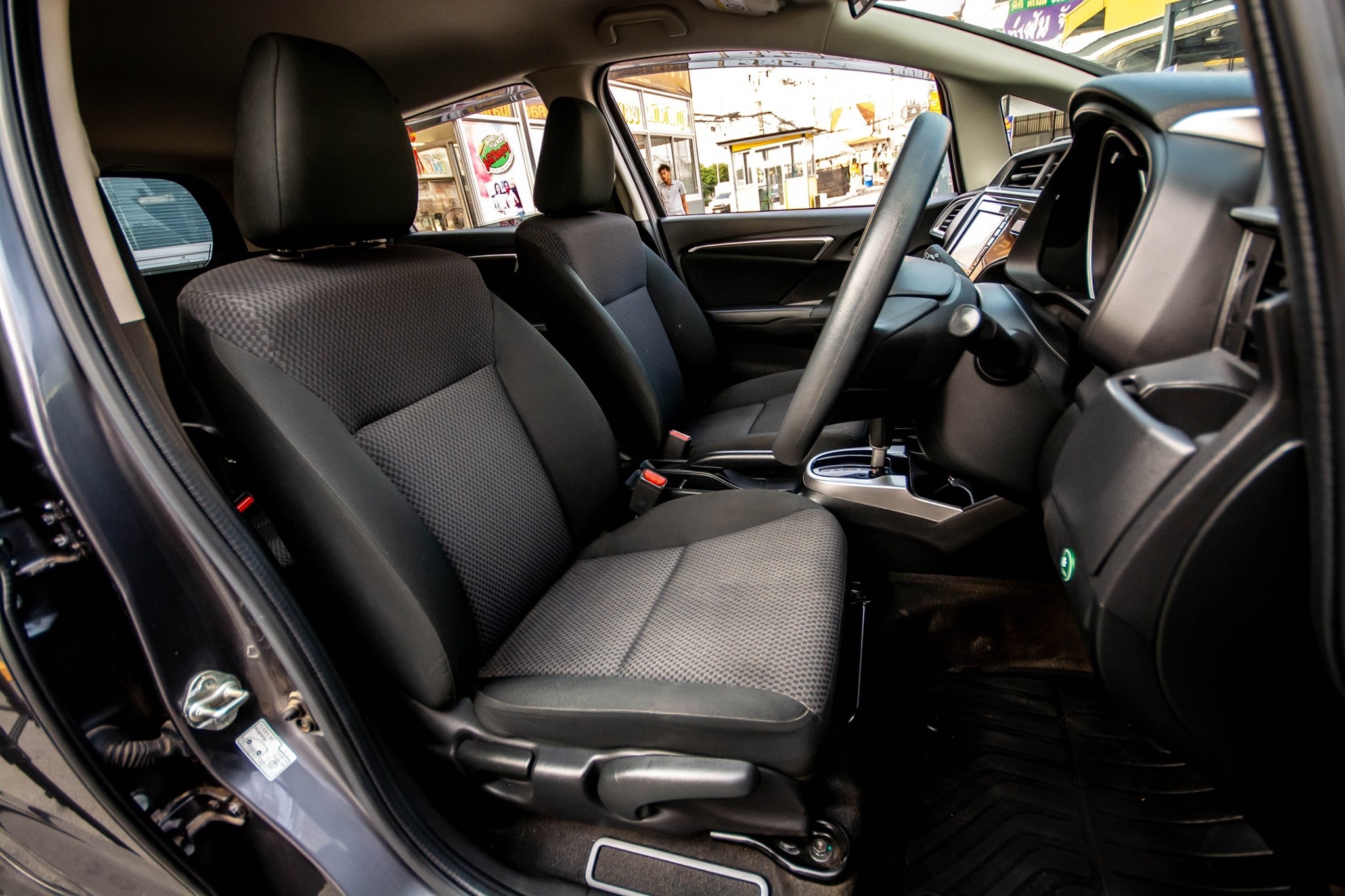 Honda Jazz GK ปี 2015 สีเทา (รูปที่ 12)
