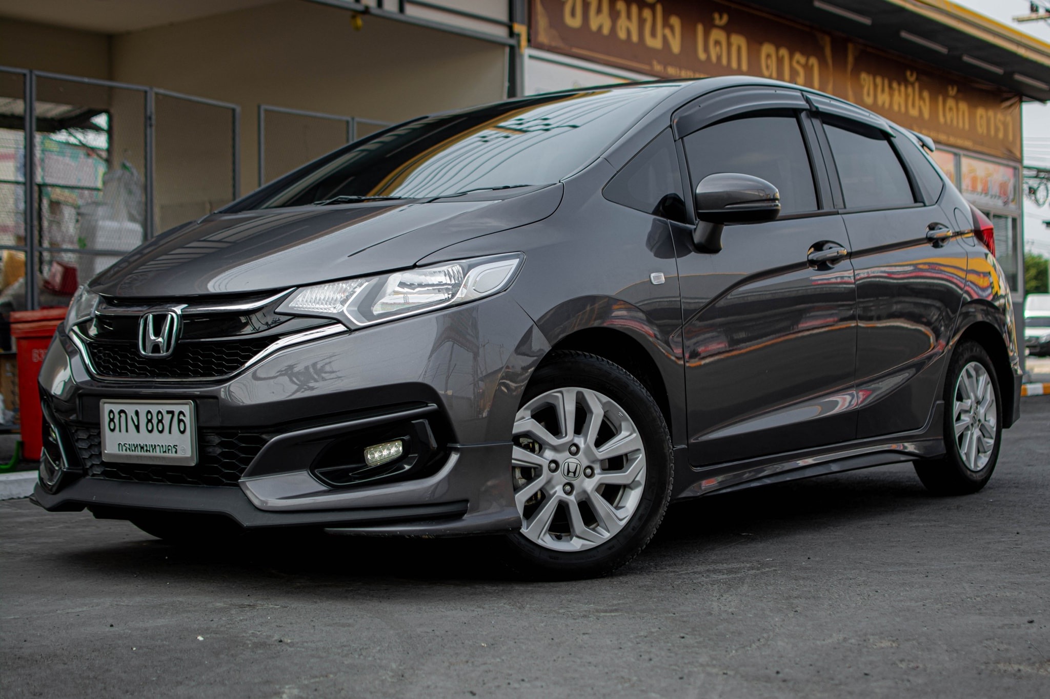 Honda Jazz GK ปี 2015 สีเทา (รูปที่ 2)