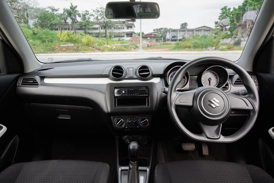 Suzuki Swift ปี 2018 สีขาว (รูปที่ 9)