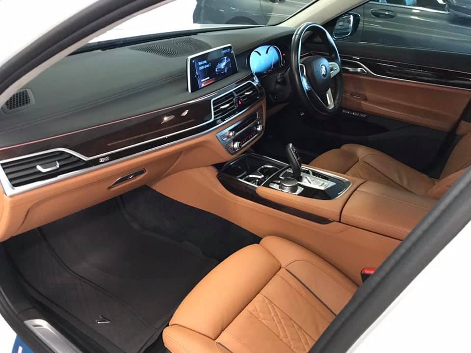 BMW 7 Series Gen6 G12 740Li ปี 2016 สีขาว (รูปที่ 5)