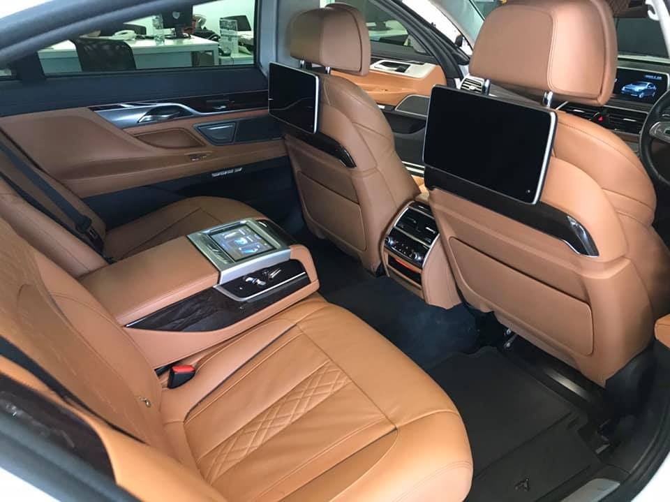 BMW 7 Series Gen6 G12 740Li ปี 2016 สีขาว (รูปที่ 4)