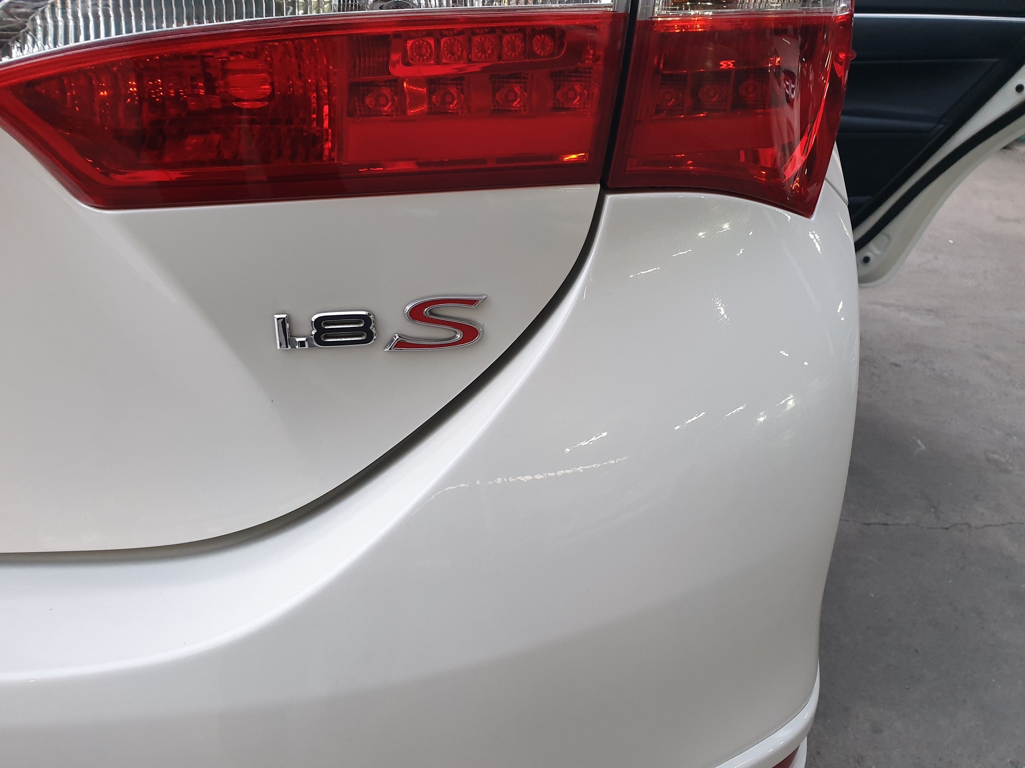 Toyota Corolla Altis ปี 2015 สีขาว