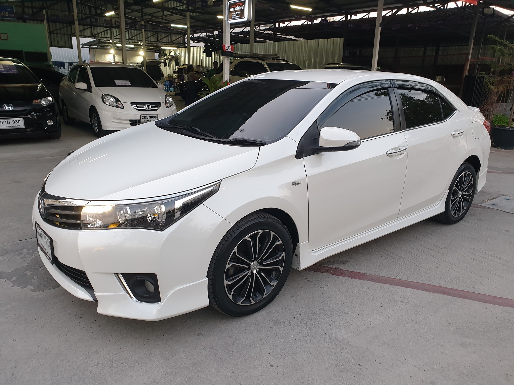 Toyota Corolla Altis ปี 2015 สีขาว (รูปที่ 2)
