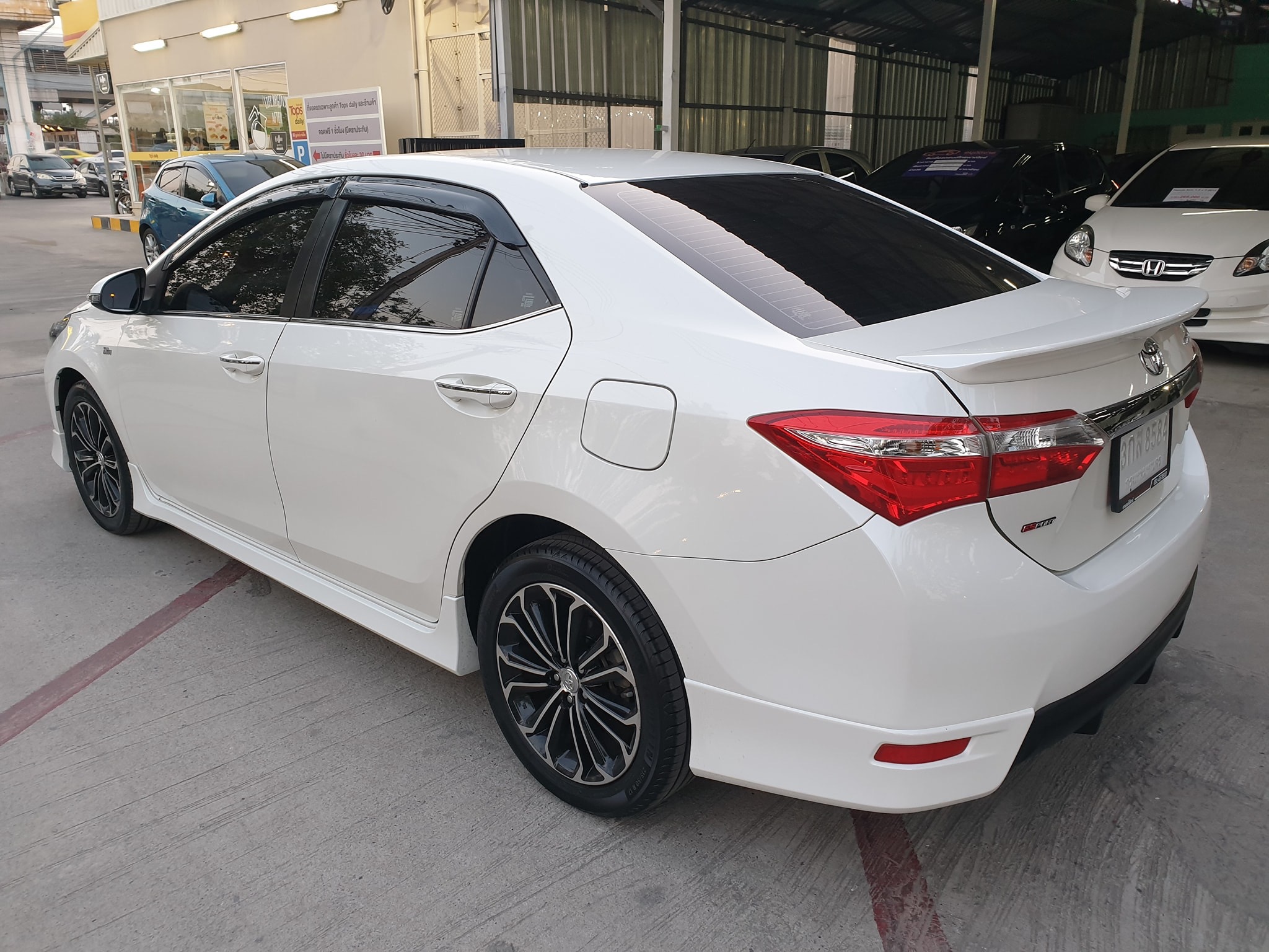 Toyota Corolla Altis ปี 2015 สีขาว (รูปที่ 4)