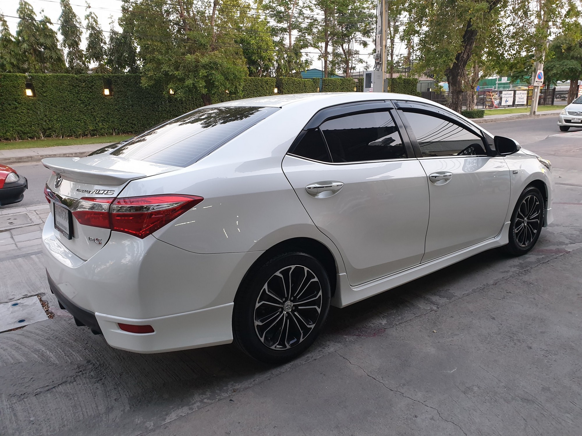 Toyota Corolla Altis ปี 2015 สีขาว (รูปที่ 5)