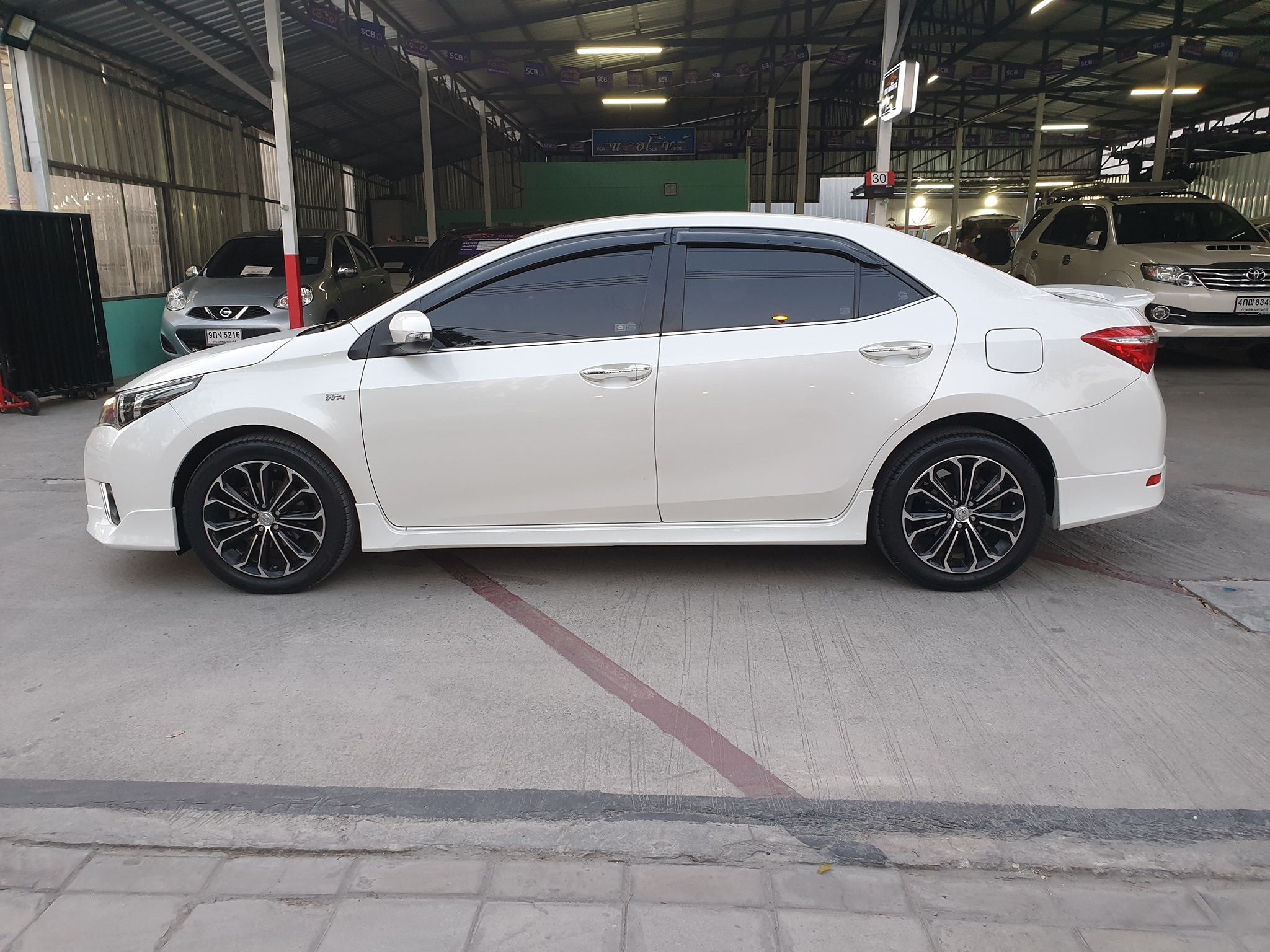 Toyota Corolla Altis ปี 2015 สีขาว (รูปที่ 3)