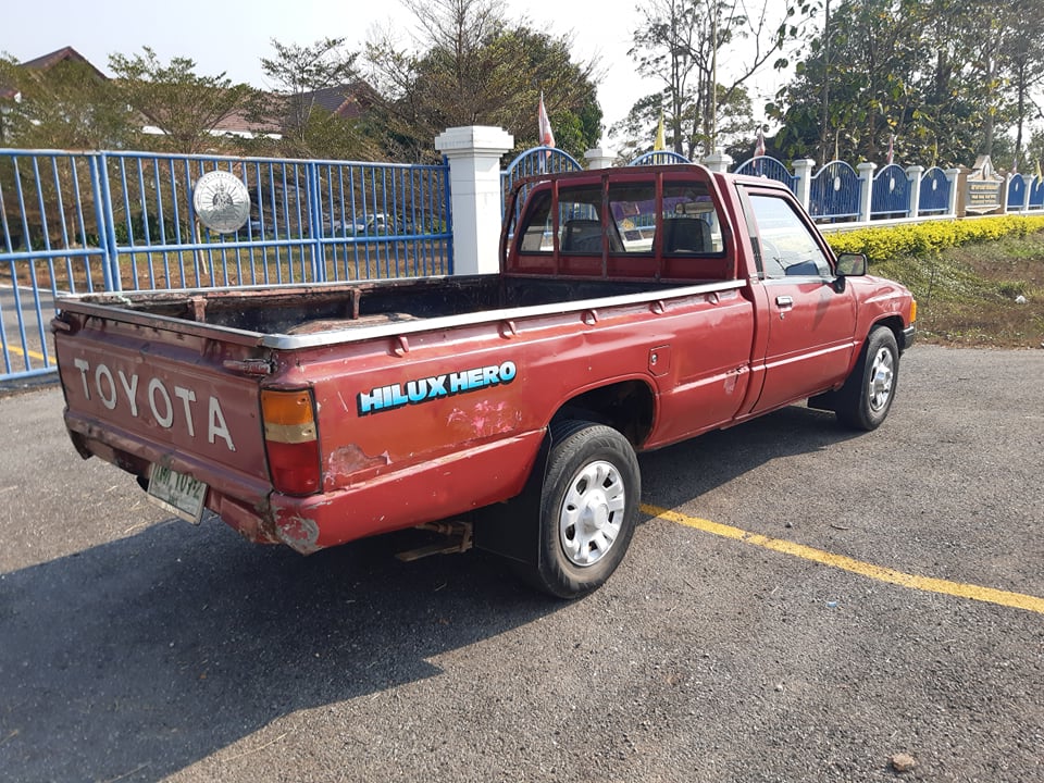 Toyota Hilux Hero ปี 1970 สีแดง