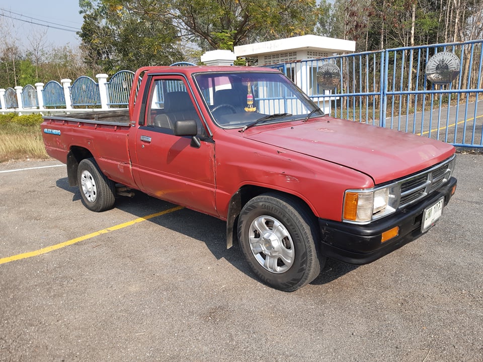 Toyota Hilux Hero ปี 1970 สีแดง