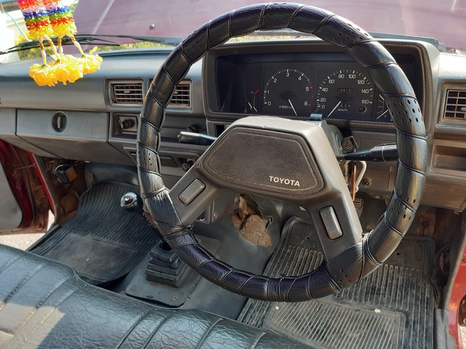 Toyota Hilux Hero ปี 1970 สีแดง (รูปที่ 11)