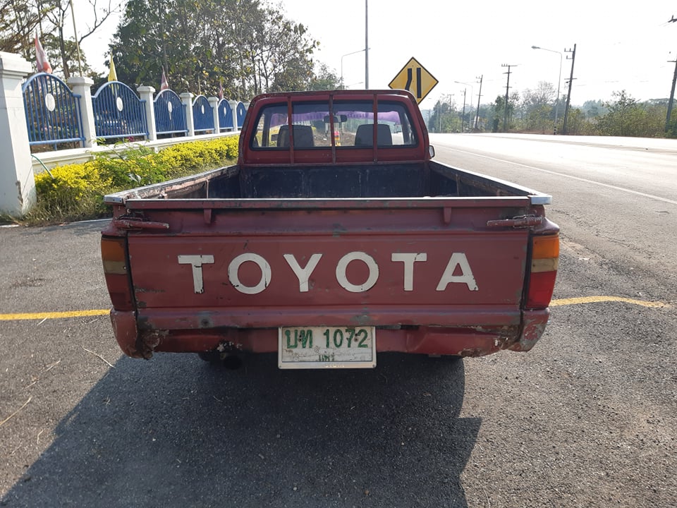 Toyota Hilux Hero ปี 1970 สีแดง (รูปที่ 4)