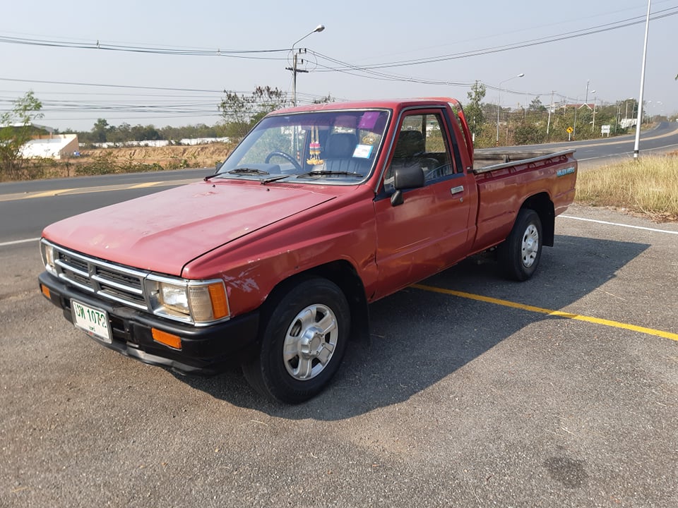 Toyota Hilux Hero ปี 1970 สีแดง