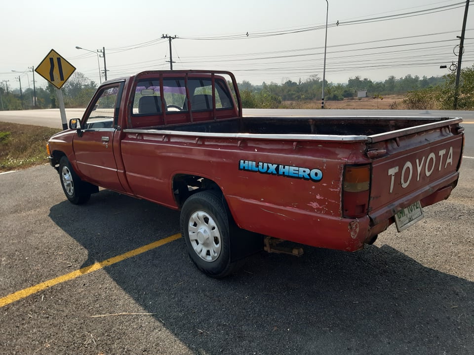 Toyota Hilux Hero ปี 1970 สีแดง