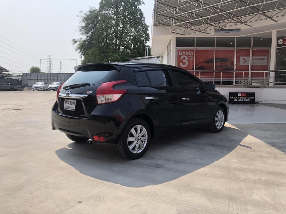 Toyota Yaris ปี 2015 สีดำ (รูปที่ 6)