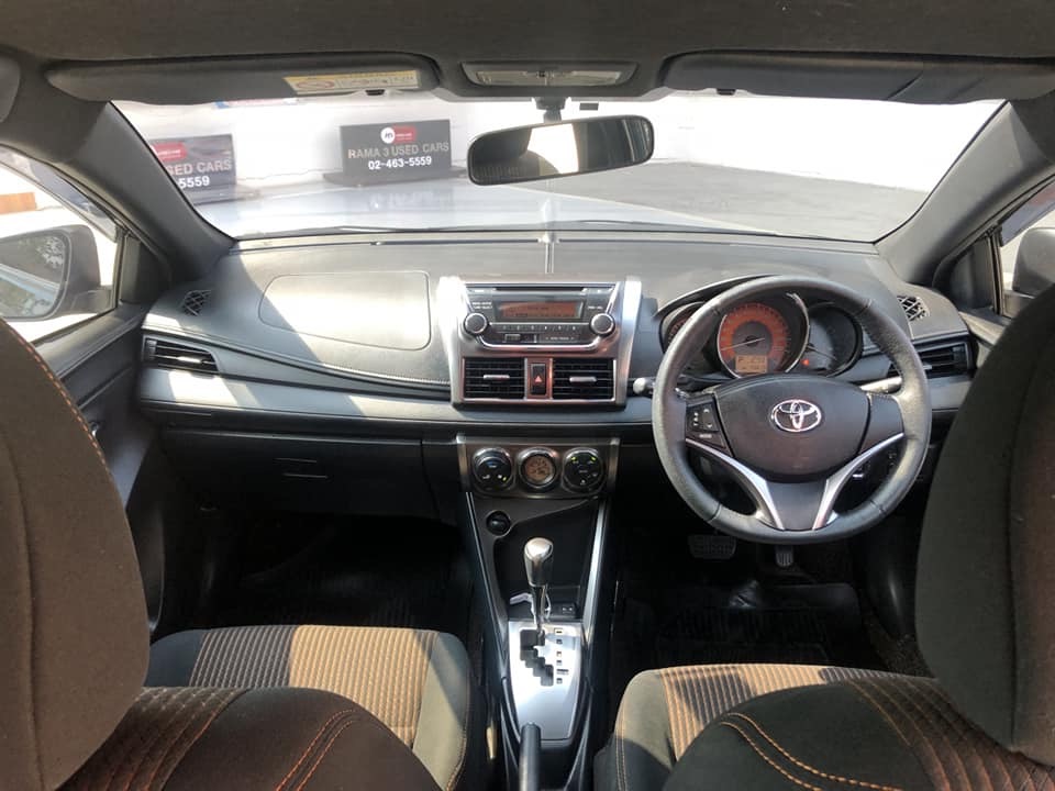 Toyota Yaris ปี 2015 สีดำ (รูปที่ 12)