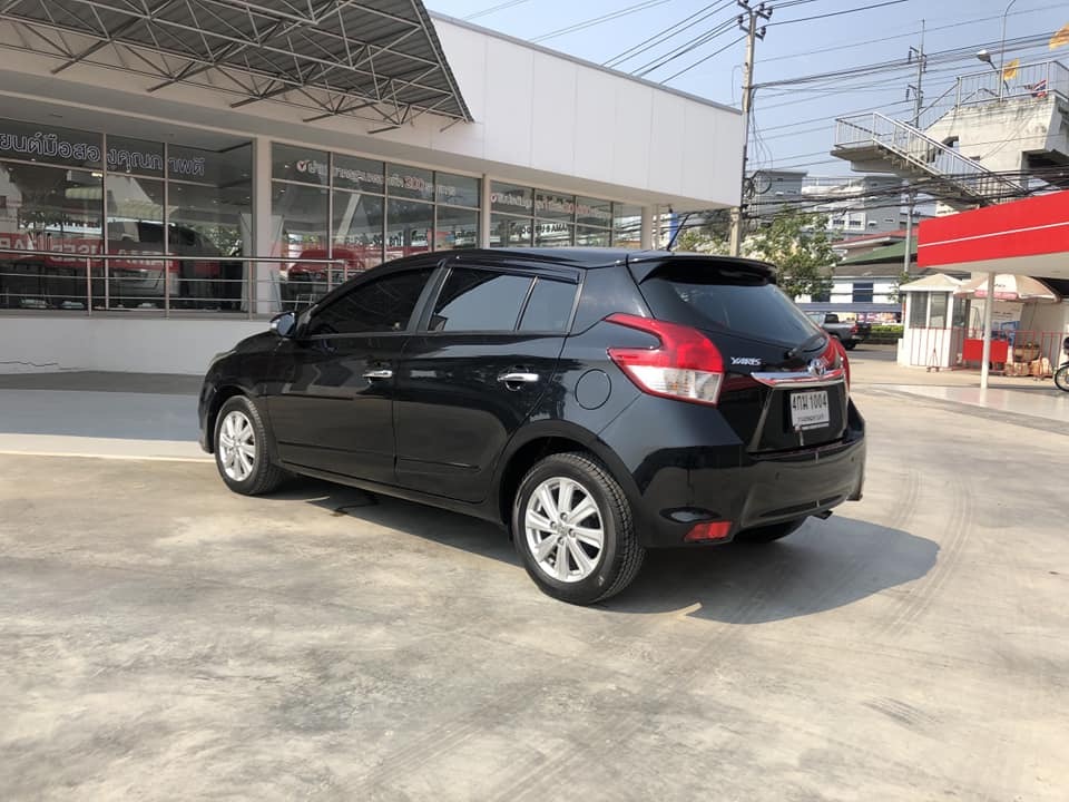 Toyota Yaris ปี 2015 สีดำ (รูปที่ 5)