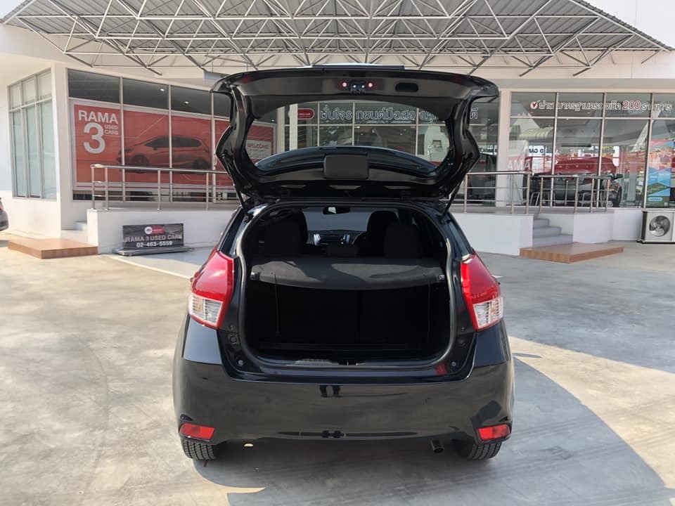Toyota Yaris ปี 2015 สีดำ (รูปที่ 8)