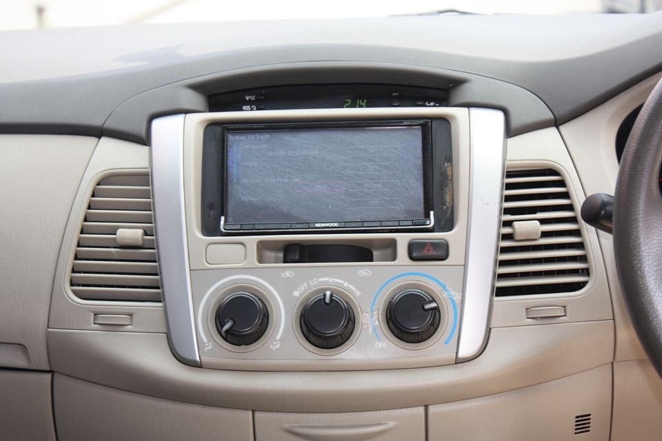 Toyota Innova ปี 2012 สีขาว (รูปที่ 9)