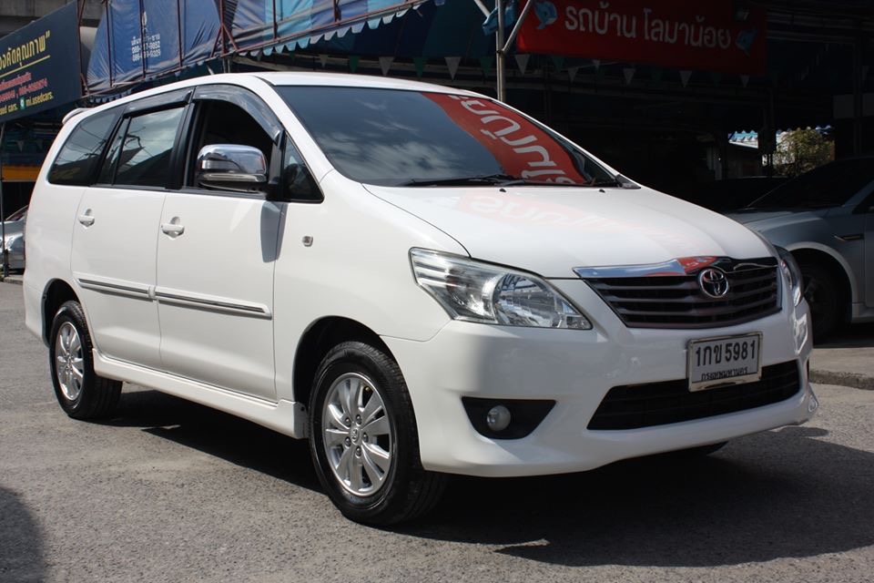 Toyota Innova ปี 2012 สีขาว (รูปที่ 3)