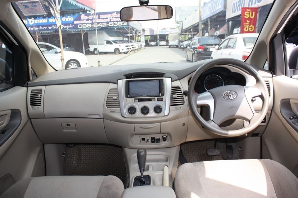 Toyota Innova ปี 2012 สีขาว (รูปที่ 10)