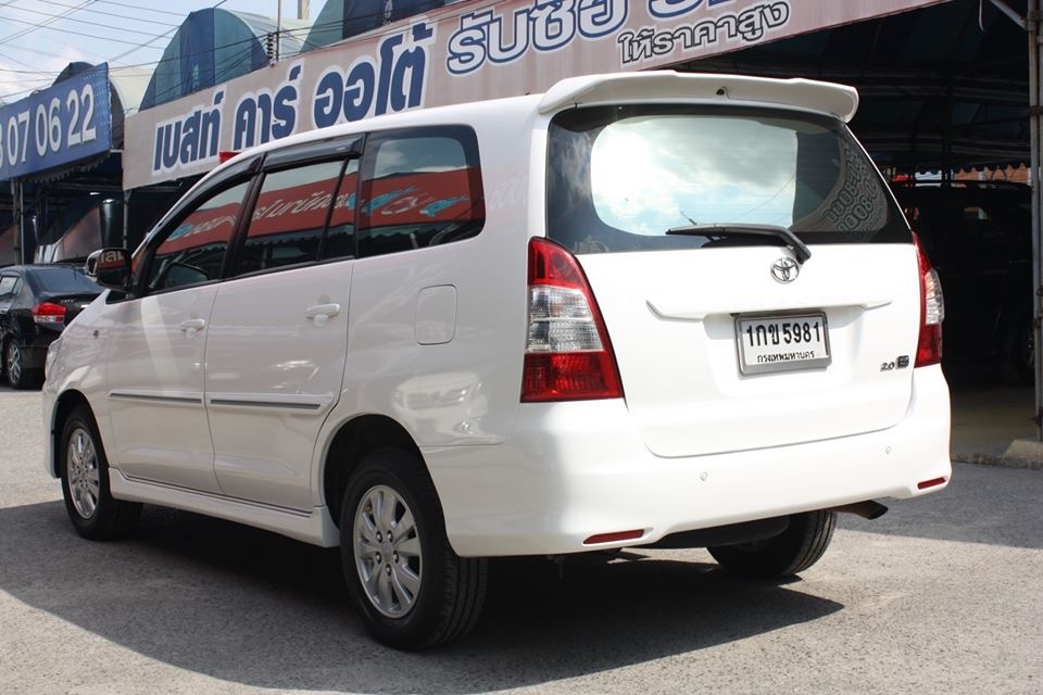 Toyota Innova ปี 2012 สีขาว (รูปที่ 6)