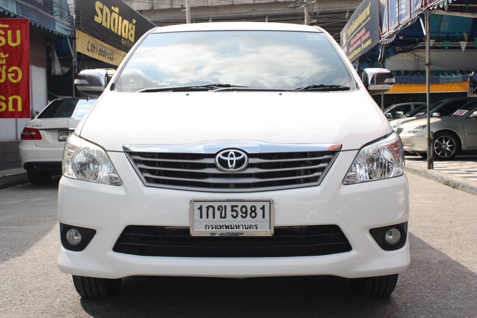 Toyota Innova ปี 2012 สีขาว (รูปที่ 2)