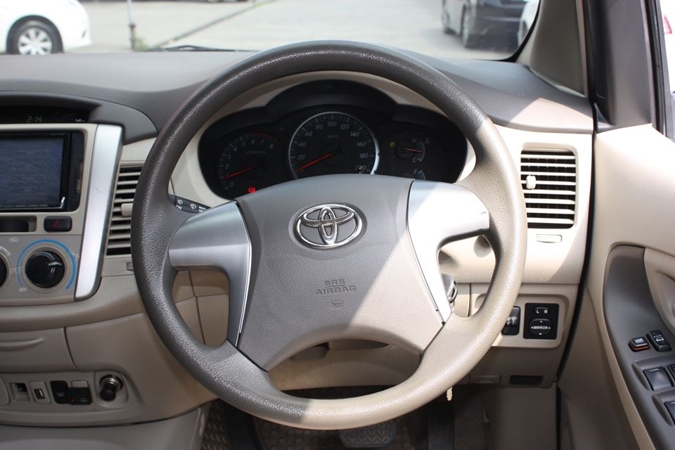 Toyota Innova ปี 2012 สีขาว (รูปที่ 8)