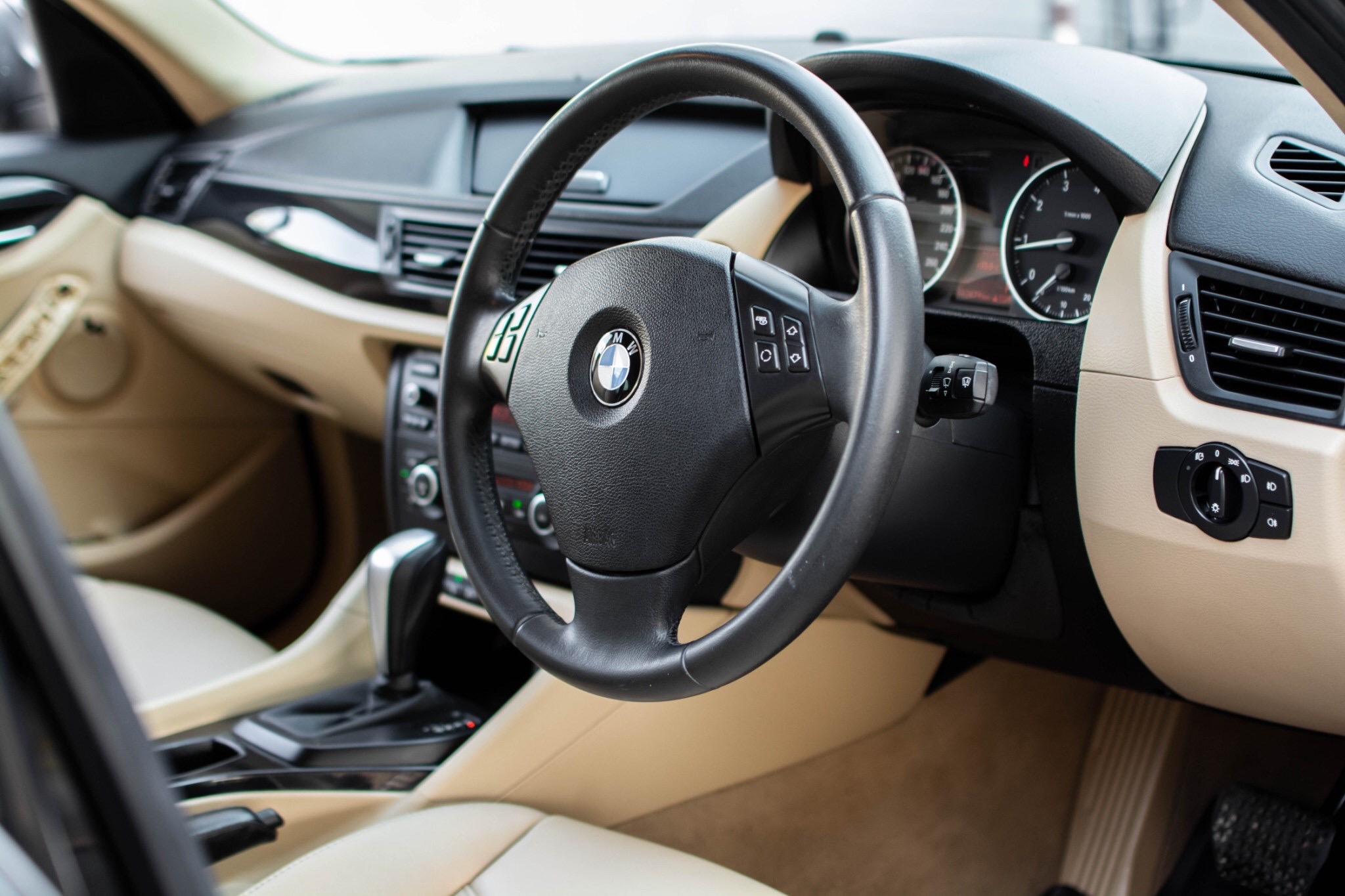 BMW X1 E84 ปี 2012 สีดำ (รูปที่ 12)