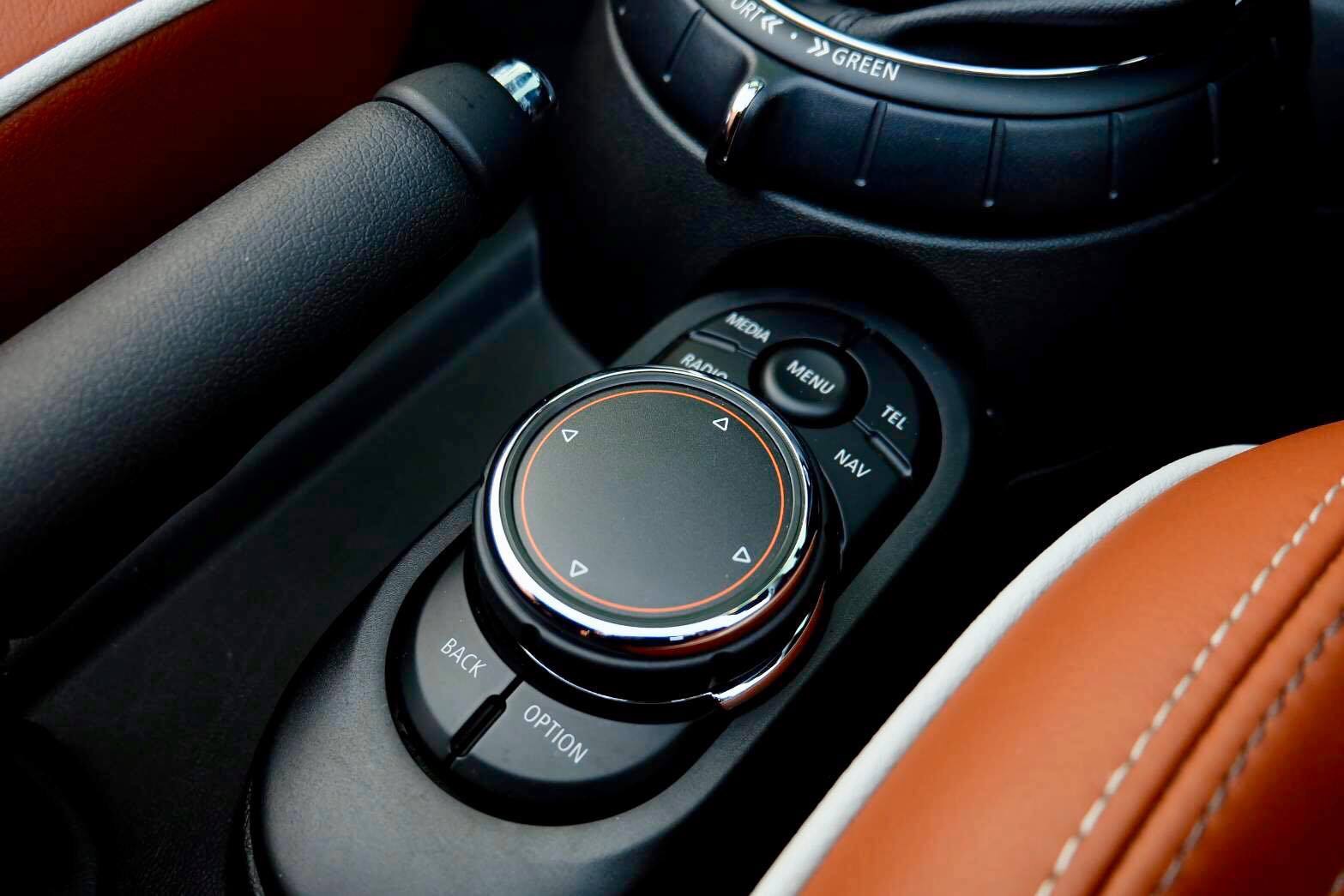 Mini Hatch (Cooper) Gen3 F57 (Convertible) ปี 2019 สีแดง (รูปที่ 14)