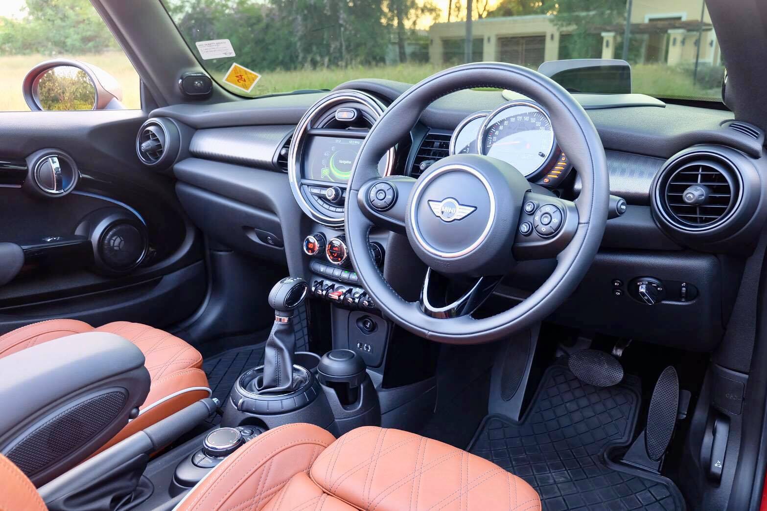 Mini Hatch (Cooper) Gen3 F57 (Convertible) ปี 2019 สีแดง (รูปที่ 11)