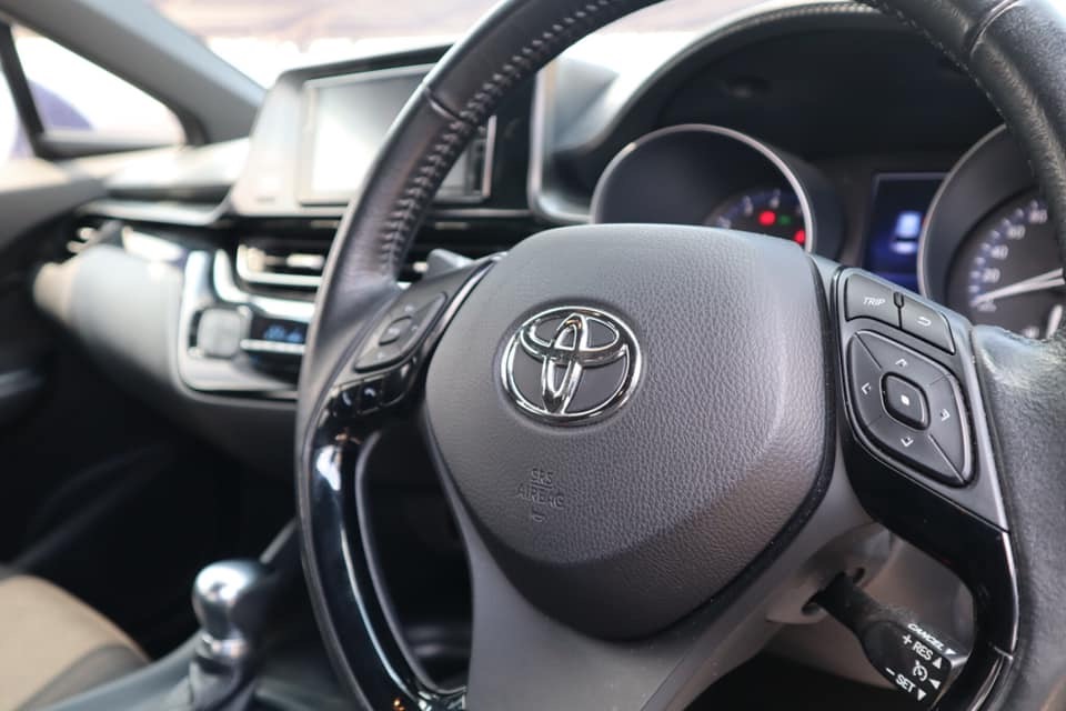Toyota C-HR ปี 2018 สีเงิน (รูปที่ 13)