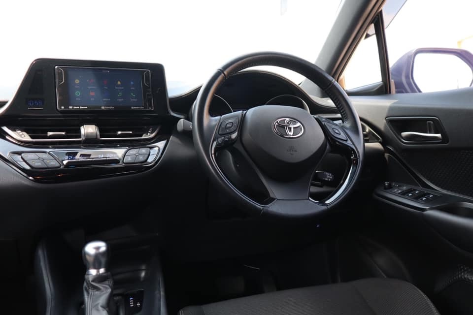 Toyota C-HR ปี 2018 สีเงิน