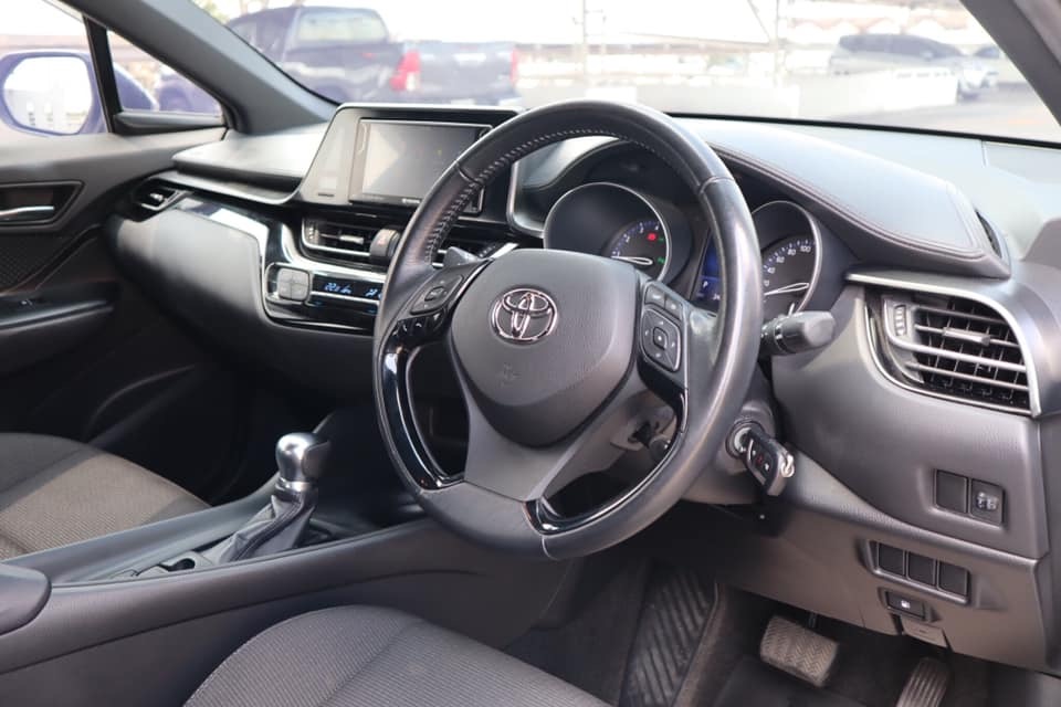Toyota C-HR ปี 2018 สีเงิน (รูปที่ 6)