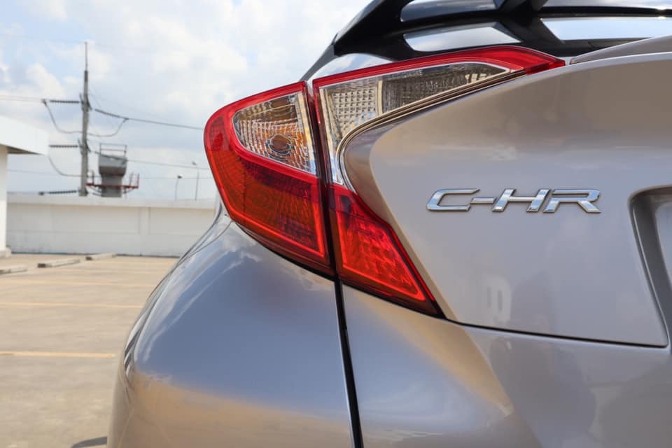 Toyota C-HR ปี 2018 สีเงิน (รูปที่ 23)