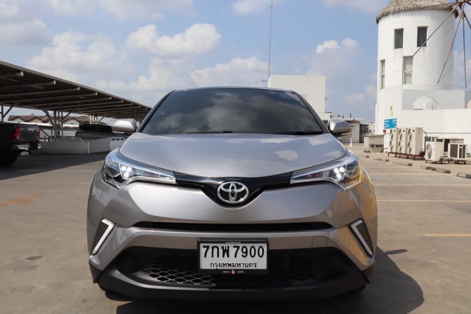 Toyota C-HR ปี 2018 สีเงิน (รูปที่ 2)