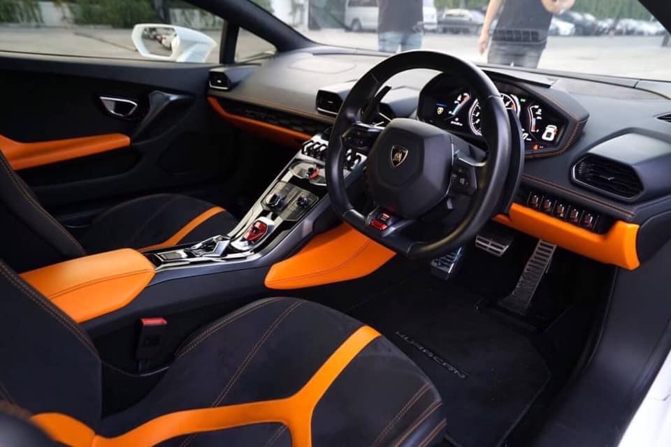 Lamborghini Huracan ปี 2017 สีขาว