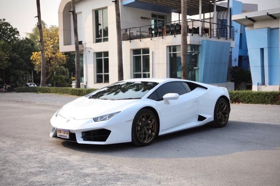 Lamborghini Huracan ปี 2017 สีขาว