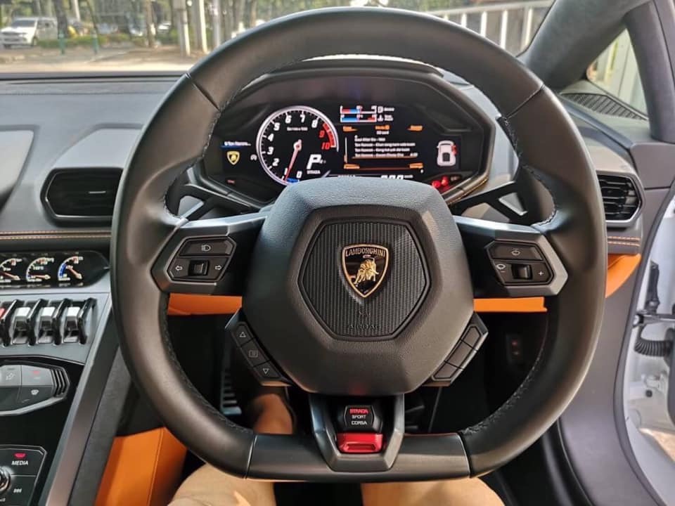 Lamborghini Huracan ปี 2017 สีขาว