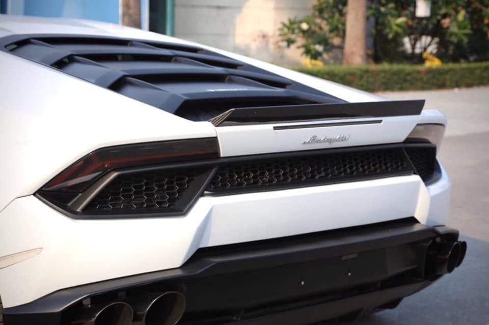 Lamborghini Huracan ปี 2017 สีขาว