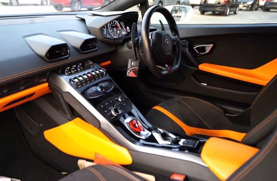 Lamborghini Huracan ปี 2017 สีขาว