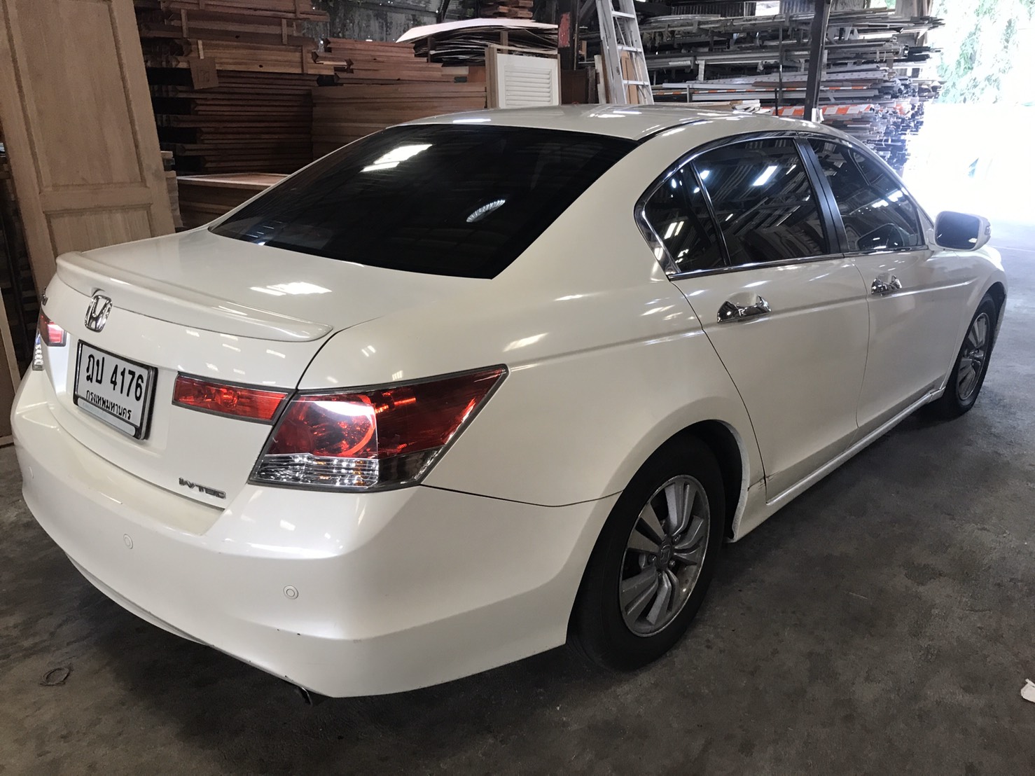 Honda Accord Gen 8 ปี 2010 สีขาว (รูปที่ 6)