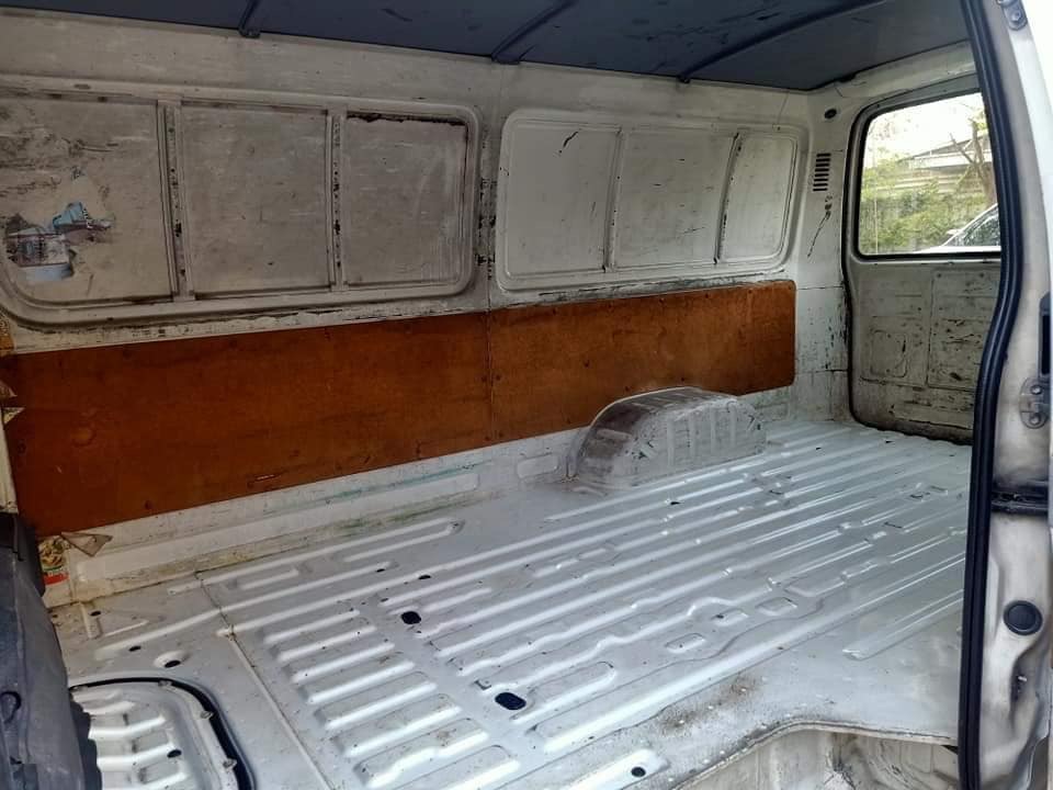 Toyota HiAce ตู้ทึบ ปี 2003 สีขาว (รูปที่ 9)