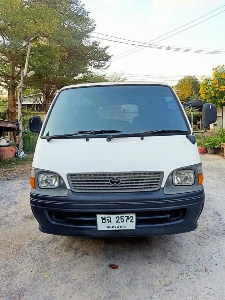 Toyota HiAce ตู้ทึบ ปี 2003 สีขาว