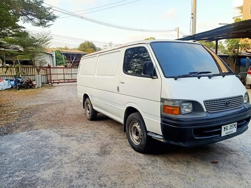 Toyota HiAce ตู้ทึบ ปี 2003 สีขาว (รูปที่ 4)