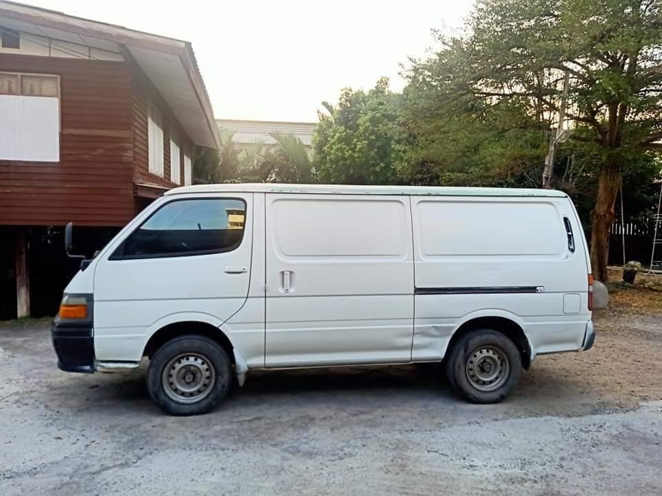 Toyota HiAce ตู้ทึบ ปี 2003 สีขาว (รูปที่ 3)